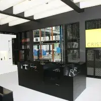 Cloison en métal déployé peint 